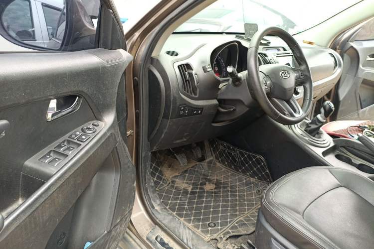 Used Kia Sportage R 2012 2.0L Manual Two-Wheel Drive GL Trim Driver Seat