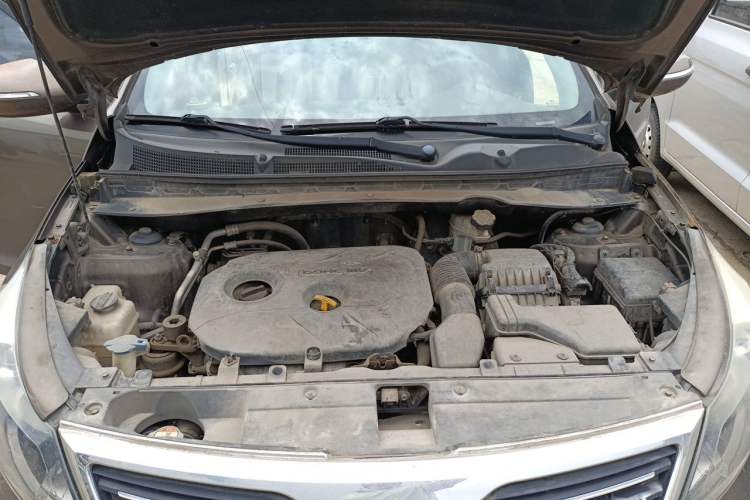 Used Kia Sportage R 2012 2.0L Manual Two-Wheel Drive GL Trim Engine Bay