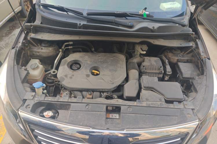 Used Kia Sportage R 2012 2.0L Automatic Two-Wheel Drive GLS Engine Bay