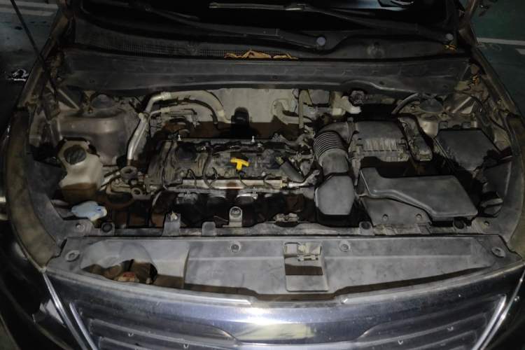 Used Kia Sportage R 2012 2.0L Automatic Two-Wheel Drive GLS Engine Bay
