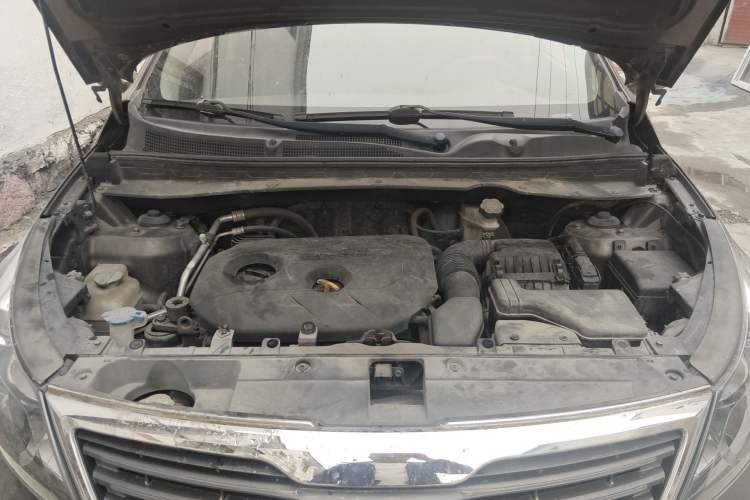 Used Kia Sportage R 2012 2.0L Automatic Two-Wheel Drive GL Trim Engine Bay