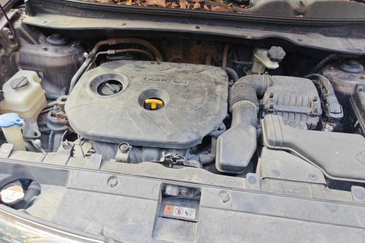 Used Kia Sportage R 2012 2.0L Automatic Two-Wheel Drive NAVI Engine Bay