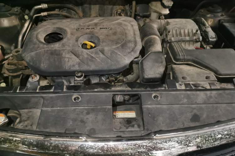 Used Kia Sportage R 2012 2.0L Automatic Two-Wheel Drive GLS Engine Bay