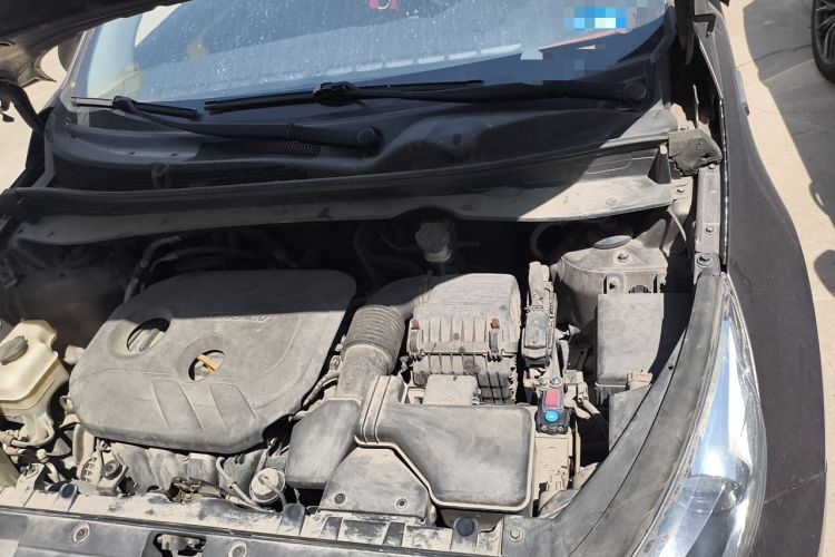 Used Kia Sportage R 2012 2.0L Automatic Two-Wheel Drive GLS Engine Bay Left