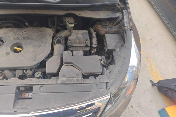Used Kia Sportage R 2012 2.0L Automatic Two-Wheel Drive GLS Engine Bay Left