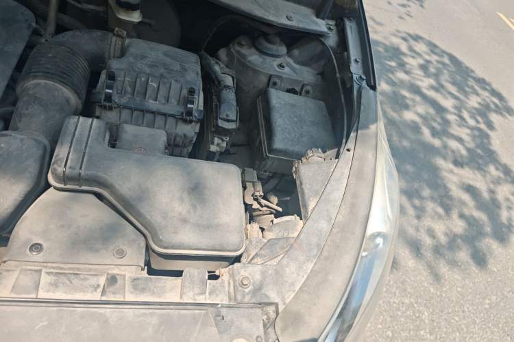 Used Kia Sportage R 2012 2.0L Automatic Two-Wheel Drive GLS Engine Bay Left