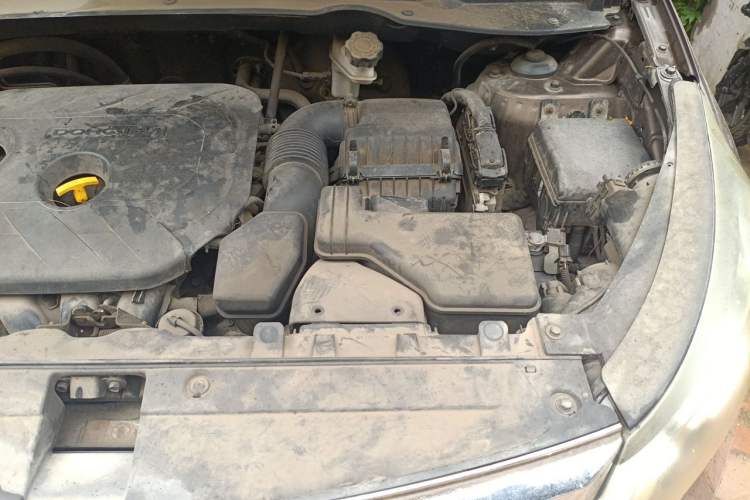 Used Kia Sportage R 2012 2.0L Automatic Two-Wheel Drive GLS Engine Bay Left