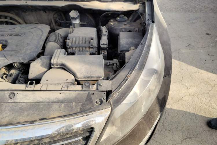 Used Kia Sportage R 2012 2.0L Automatic Two-Wheel Drive NAVI Engine Bay Left