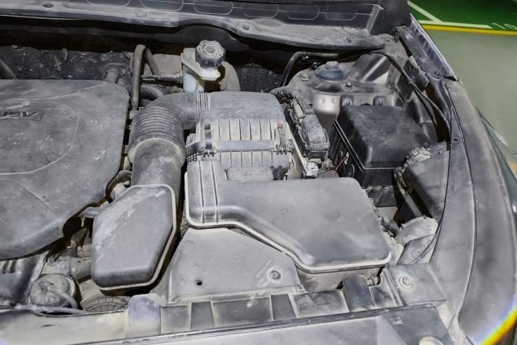 Used Kia Sportage R 2012 2.0L Automatic Two-Wheel Drive GLS Engine Bay Left
