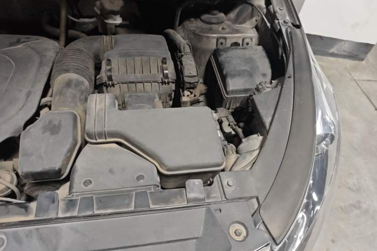 Used Kia Sportage R 2012 2.0L Automatic Two-Wheel Drive NAVI Engine Bay Left