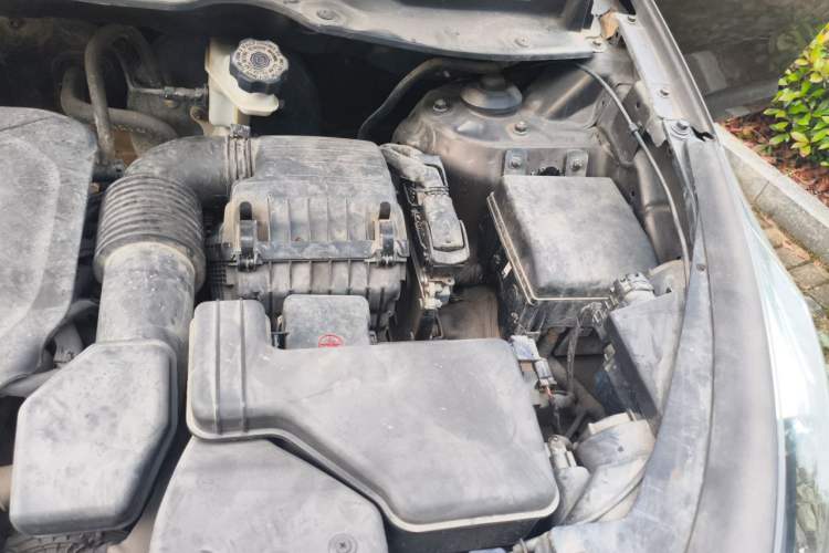 Used Kia Sportage R 2012 2.0L Automatic Two-Wheel Drive GLS Engine Bay Left