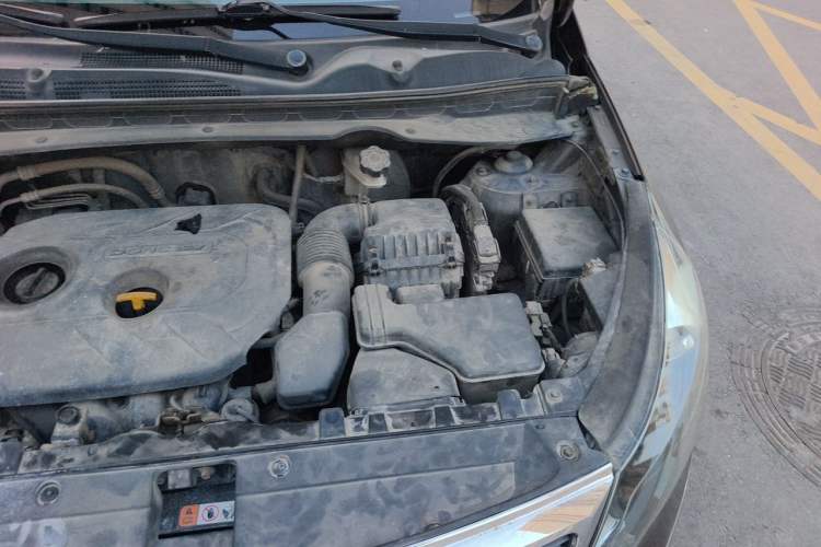 Used Kia Sportage R 2012 2.0L Automatic Two-Wheel Drive GL Trim Engine Bay Left