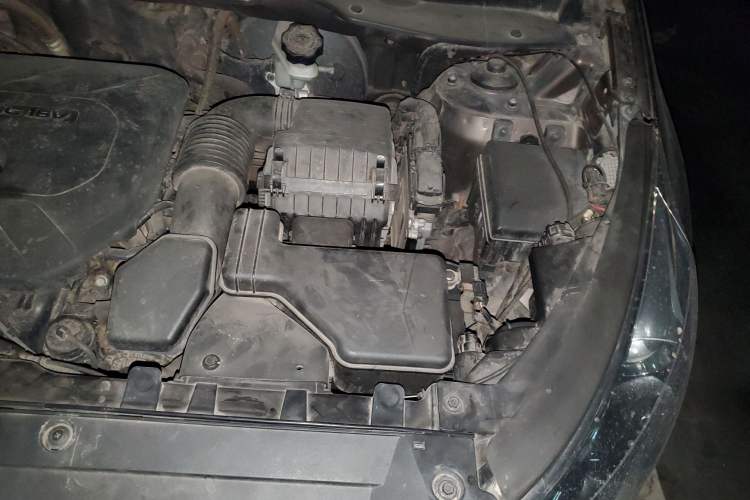 Used Kia Sportage R 2012 2.0L Automatic Two-Wheel Drive NAVI Engine Bay Left