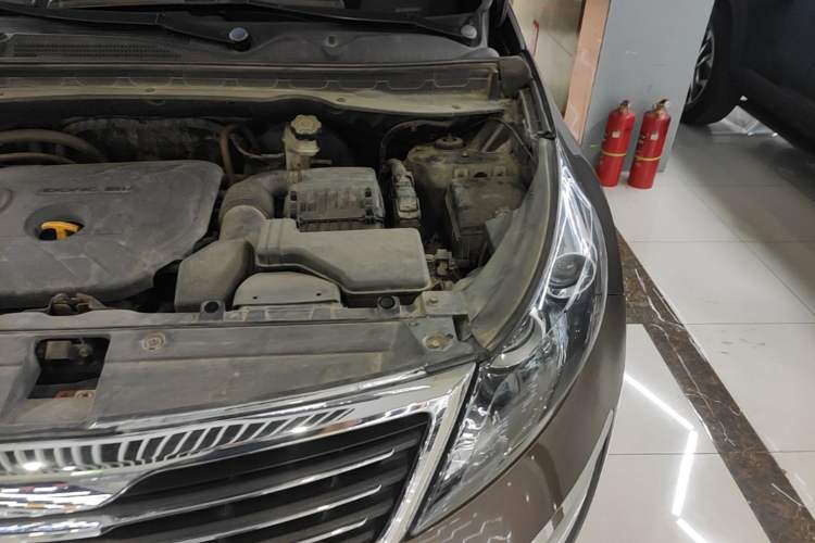 Used Kia Sportage R 2012 2.0L Automatic Two-Wheel Drive GLS Engine Bay Left