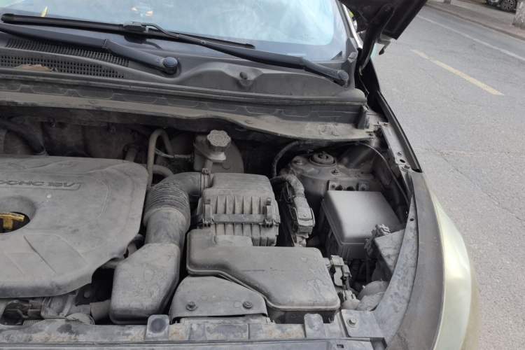 Used Kia Sportage R 2012 2.0L Automatic Two-Wheel Drive GL Trim Engine Bay Left