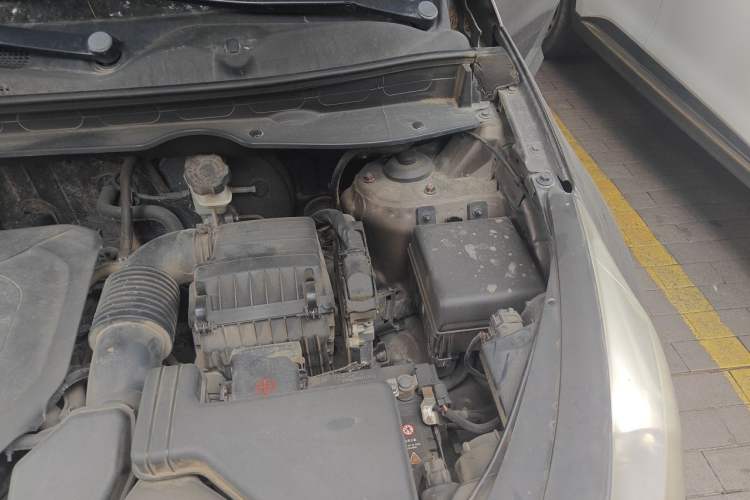 Used Kia Sportage R 2012 2.0L Automatic Two-Wheel Drive GLS Engine Bay Left
