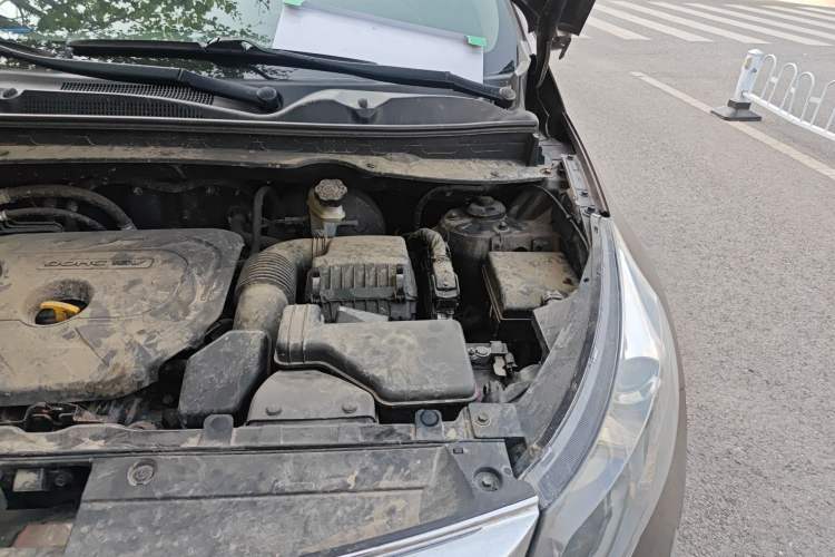 Used Kia Sportage R 2012 2.0L Automatic Two-Wheel Drive NAVI Engine Bay Left
