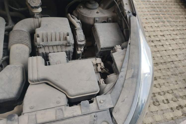 Used Kia Sportage R 2012 2.0L Automatic Two-Wheel Drive NAVI Engine Bay Left