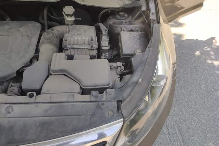 Used Kia Sportage R 2012 2.0L Automatic Two-Wheel Drive GLS Engine Bay Left