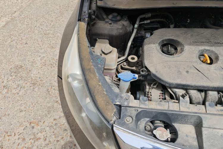 Used Kia Sportage R 2012 2.0L Manual Two-Wheel Drive GLS Engine Bay Right