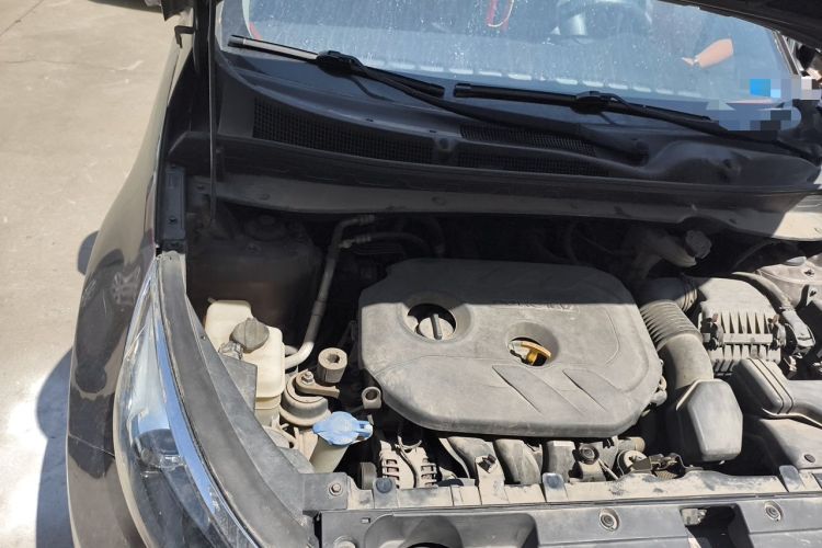 Used Kia Sportage R 2012 2.0L Automatic Two-Wheel Drive GLS Engine Bay Right