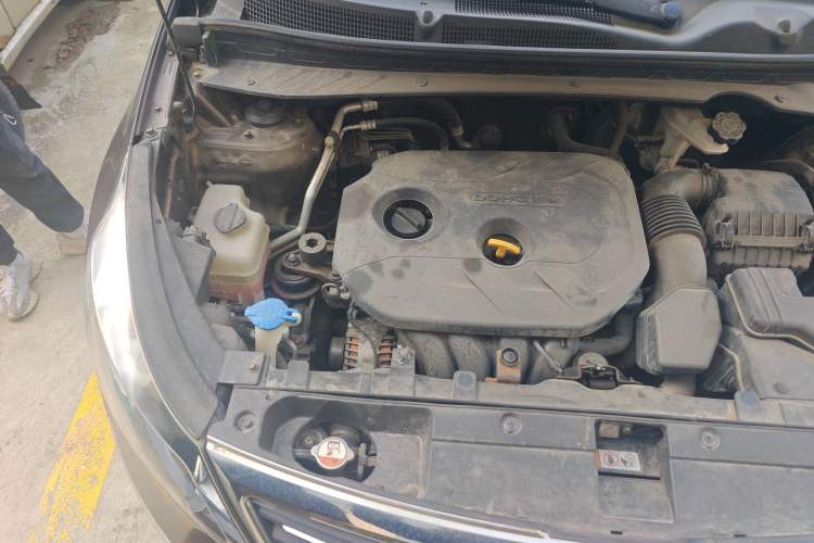 Used Kia Sportage R 2012 2.0L Automatic Two-Wheel Drive GLS Engine Bay Right