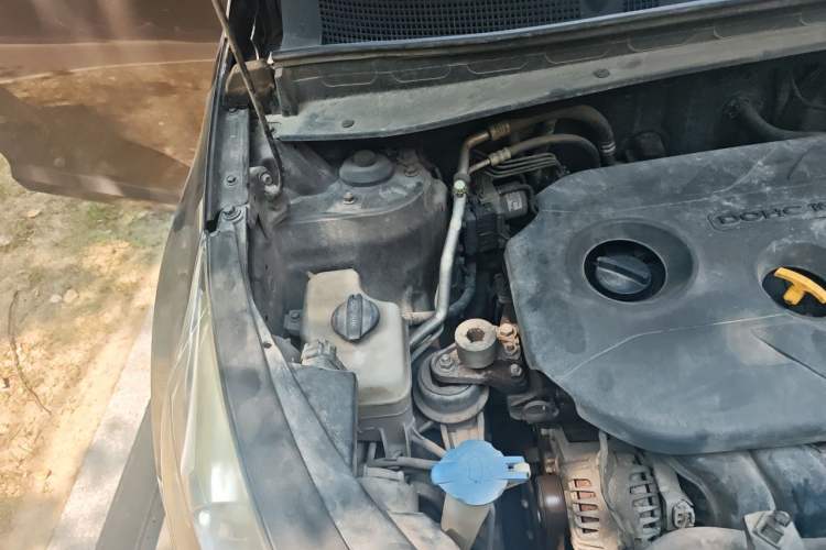 Used Kia Sportage R 2012 2.0L Automatic Two-Wheel Drive GLS Engine Bay Right
