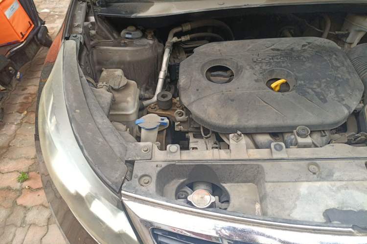 Used Kia Sportage R 2012 2.0L Automatic Two-Wheel Drive GLS Engine Bay Right
