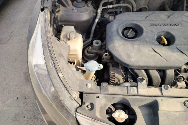 Used Kia Sportage R 2012 2.0L Automatic Two-Wheel Drive NAVI Engine Bay Right