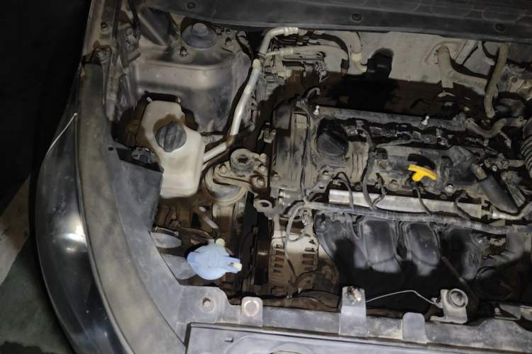 Used Kia Sportage R 2012 2.0L Automatic Two-Wheel Drive GLS Engine Bay Right