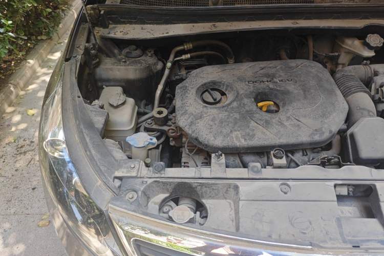 Used Kia Sportage R 2012 2.0L Automatic Two-Wheel Drive NAVI Engine Bay Right
