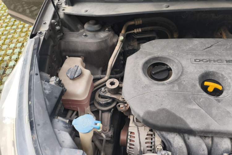 Used Kia Sportage R 2012 2.0L Automatic Two-Wheel Drive GLS Engine Bay Right