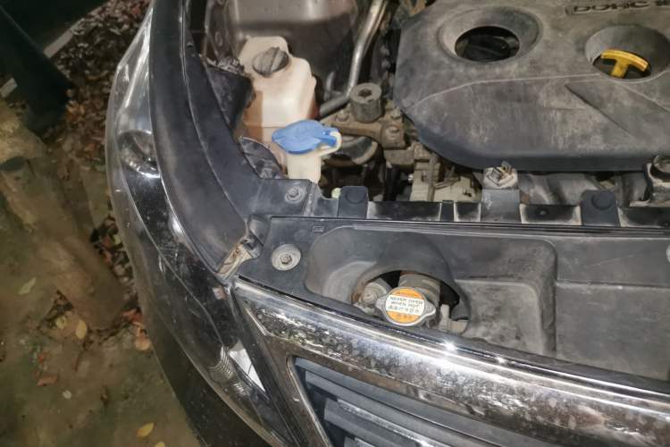 Used Kia Sportage R 2012 2.0L Automatic Two-Wheel Drive GLS Engine Bay Right