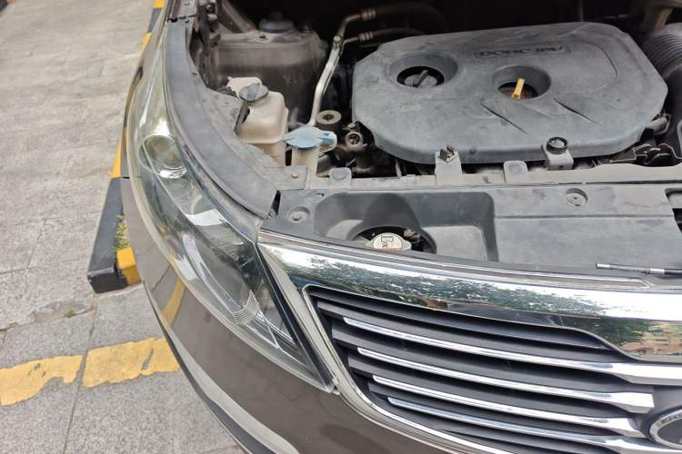 Used Kia Sportage R 2012 2.0L Automatic Two-Wheel Drive GLS Engine Bay Right