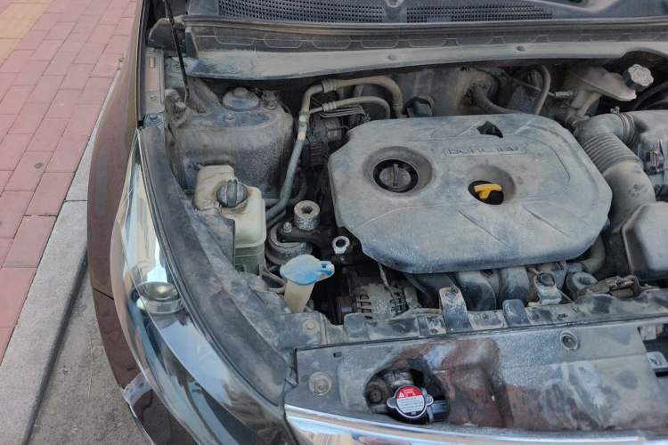 Used Kia Sportage R 2012 2.0L Automatic Two-Wheel Drive GL Trim Engine Bay Right