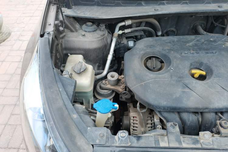 Used Kia Sportage R 2012 2.0L Automatic Two-Wheel Drive GLS Engine Bay Right