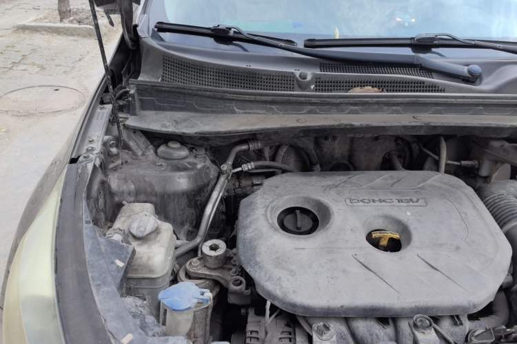 Used Kia Sportage R 2012 2.0L Automatic Two-Wheel Drive GL Trim Engine Bay Right