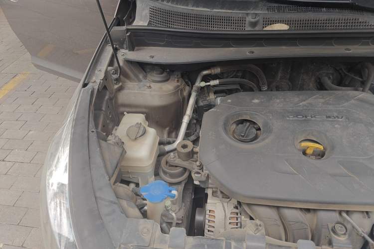 Used Kia Sportage R 2012 2.0L Automatic Two-Wheel Drive GLS Engine Bay Right