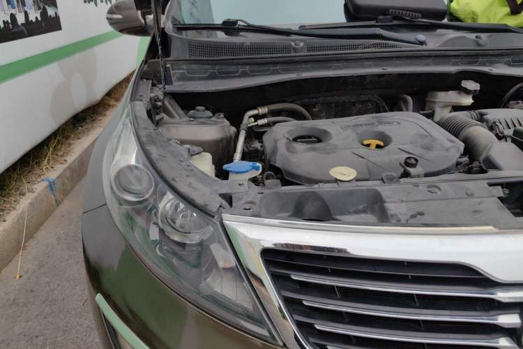 Used Kia Sportage R 2012 2.0L Automatic Two-Wheel Drive GLS Engine Bay Right