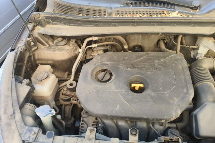 Used Kia Sportage R 2012 2.0L Automatic Two-Wheel Drive GL Trim Engine Bay Right