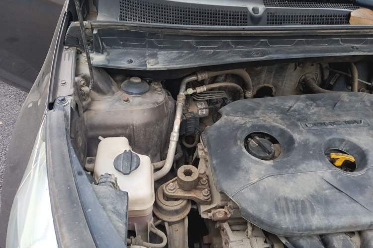 Used Kia Sportage R 2012 2.0L Manual Two-Wheel Drive GL Trim Engine Bay Right