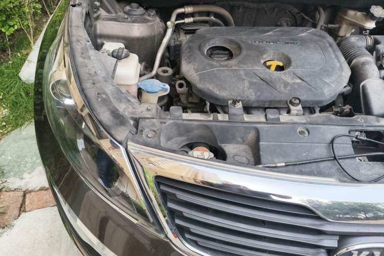 Used Kia Sportage R 2012 2.0L Automatic Two-Wheel Drive GL Trim Engine Bay Right