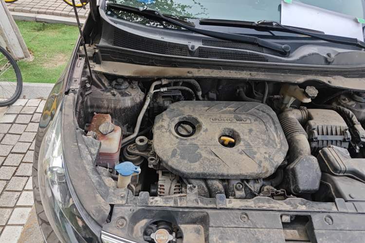Used Kia Sportage R 2012 2.0L Automatic Two-Wheel Drive NAVI Engine Bay Right