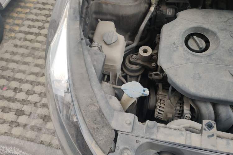 Used Kia Sportage R 2012 2.0L Automatic Two-Wheel Drive NAVI Engine Bay Right