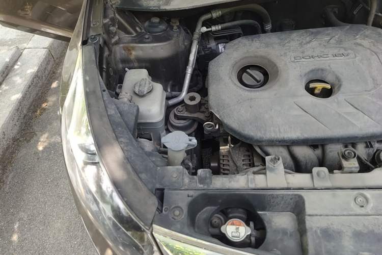 Used Kia Sportage R 2012 2.0L Automatic Two-Wheel Drive GLS Engine Bay Right