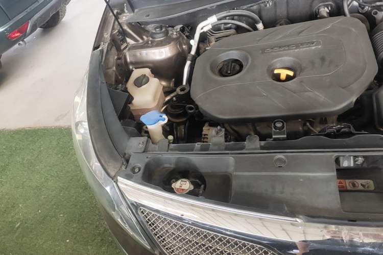 Used Kia Sportage R 2012 2.0L Automatic Two-Wheel Drive GLS Engine Bay Right