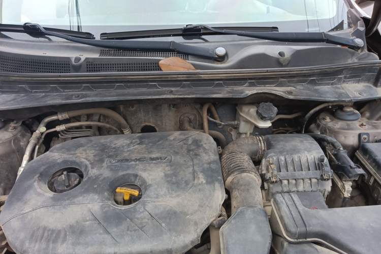 Used Kia Sportage R 2012 2.0L Manual Two-Wheel Drive GL Trim Engine Bay