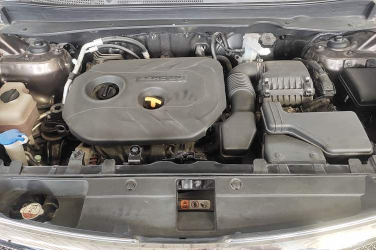Used Kia Sportage R 2012 2.0L Automatic Two-Wheel Drive GLS Engine Bay