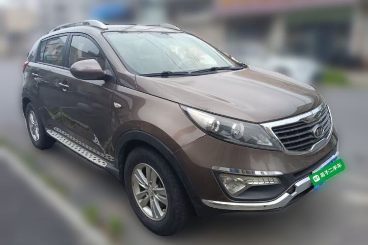 Used Kia Sportage R 2012 2.0L Manual Two-Wheel Drive GL Trim Front Right 45 Deg