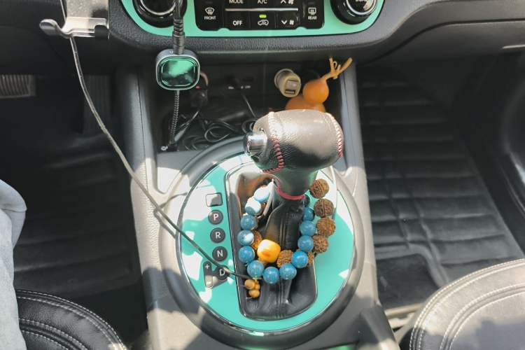 Used Kia Sportage R 2012 2.0L Automatic Two-Wheel Drive GLS Gear Lever